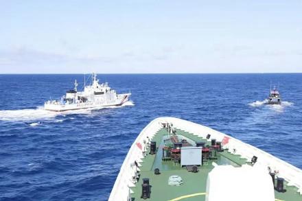 现场照片！中国海警驱离非法闯入菲律宾船只