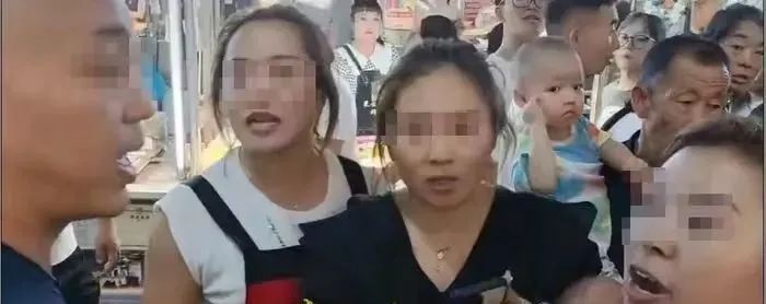 深圳熊导航报道：两次通报后，“水果捞事件”涉事摊主向女孩致歉