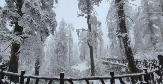 冬日仙境：探寻13个雪的圣地，美不胜收